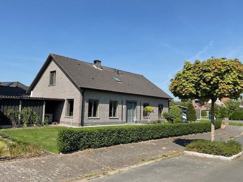 Startprijs bedraagt euro 760.000,00. Elk prijsvoorstel vanaf deze prijs zal worden voorgelegd aan de eigenaars die zich het recht voorbehouden dat al